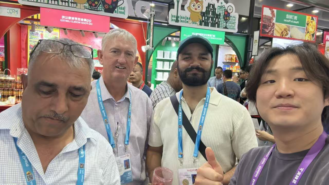 Arvis at 139th Canton Fair with Clients